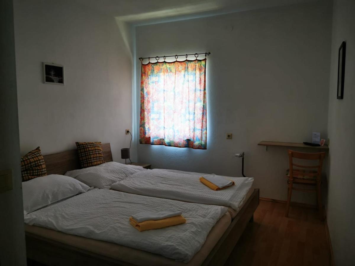 Hotel Goldene Krone Mistelbach Eksteriør bilde