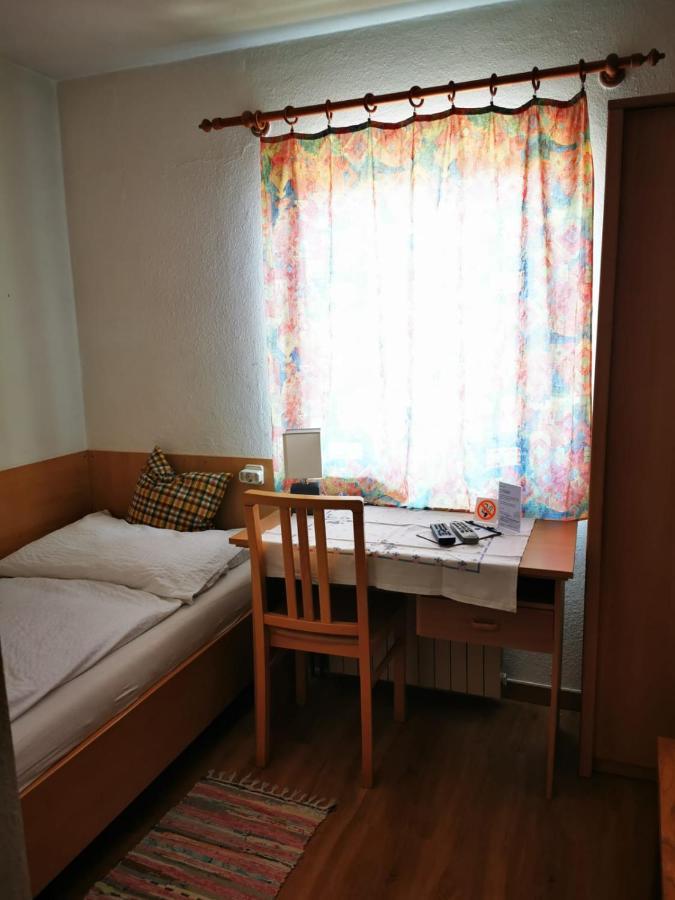 Hotel Goldene Krone Mistelbach Eksteriør bilde