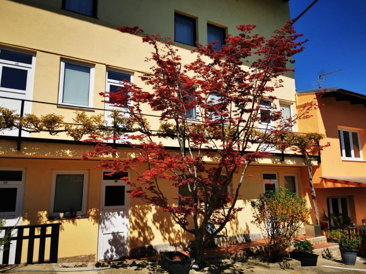 Hotel Goldene Krone Mistelbach Eksteriør bilde